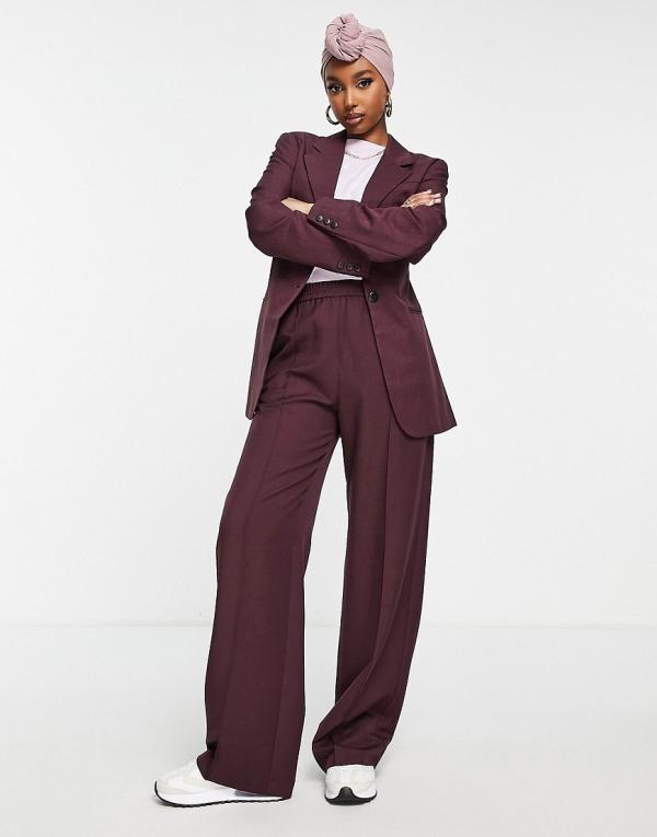 ASOS DESIGN commuter suit trackies in burgundy-Red