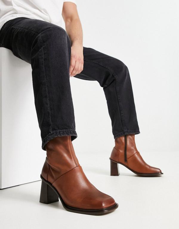 ASOS DESIGN heeled chelsea boots in tan leather with natural sole-Brown
