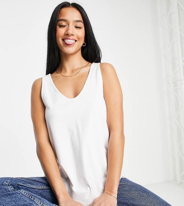 ASOS DESIGN Petite ultimate singlet with scoop neck in cotton in white - WHITE