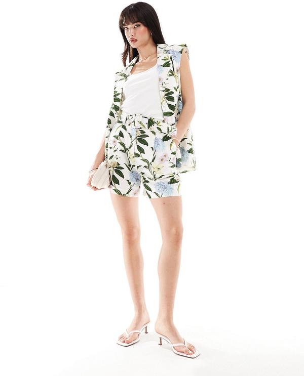 ASOS DESIGN tailored shorts with linen look in floral print-Multi