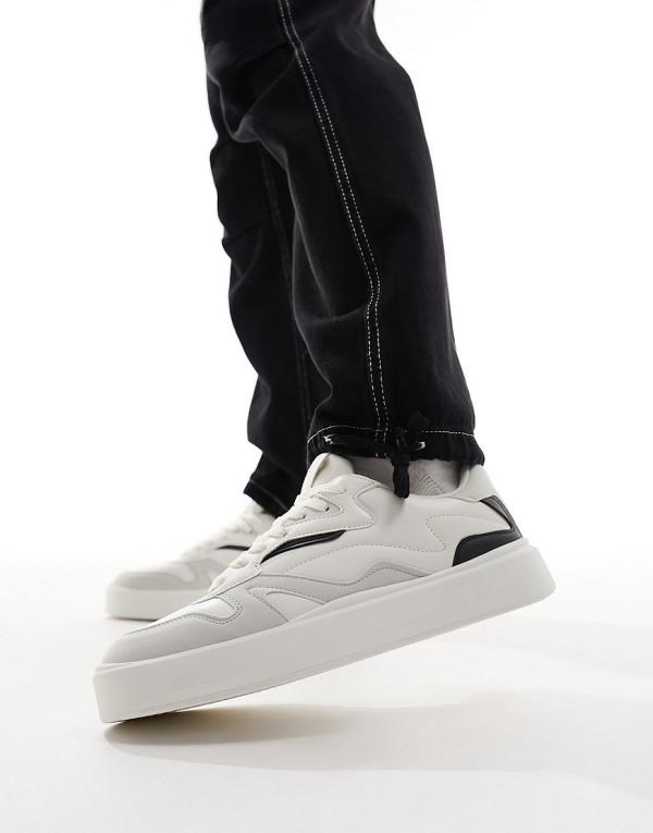 Bershka stitch detail contrast backtab sneakers in white