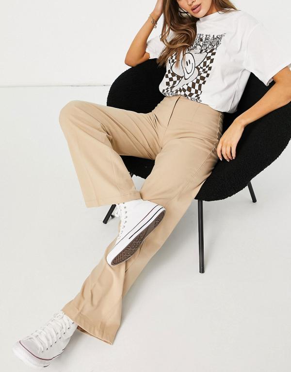 Bershka wide-legged slouchy dad tailored pants in camel-Neutral