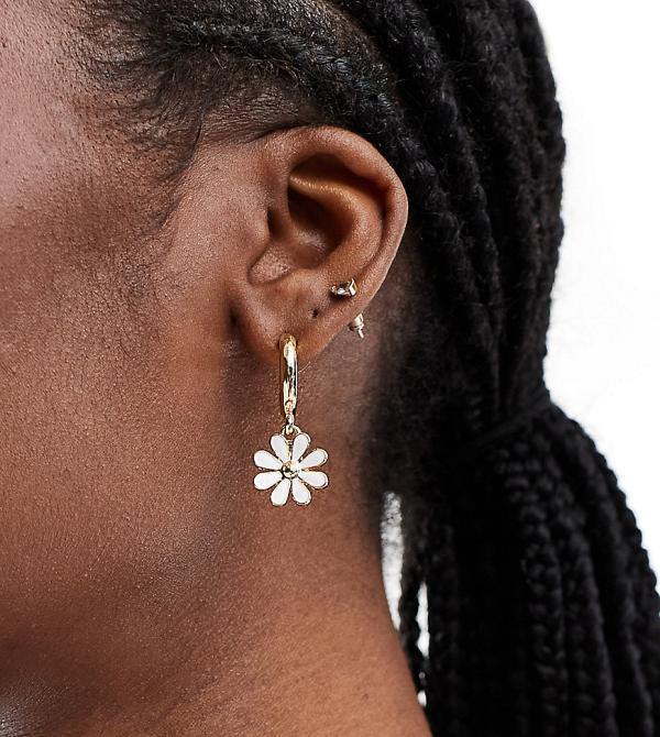 DesignB London huggie hoop earrings with flower charm in gold