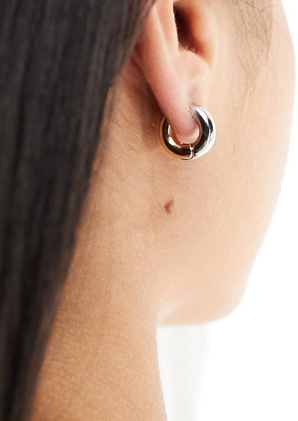 DesignB London mixed metal huggie hoop earrings in silver and gold-Multi