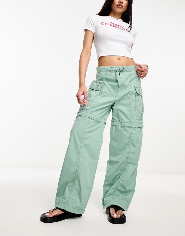 Levi's convertible cargo pants in green with pockets