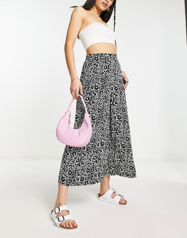 New Look wide leg cropped pants in black floral