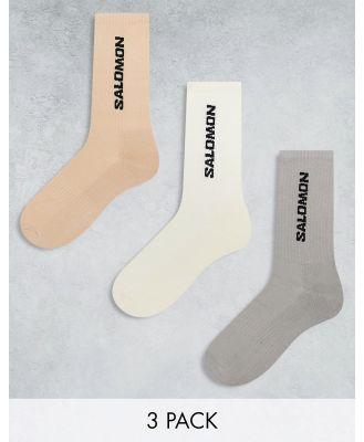 Salomon 3 pack of everyday unisex crew socks in vanilla, ice metal and hazelnut-White