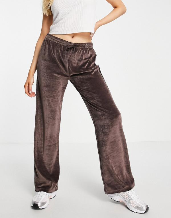 Topshop low rise velour trackies in chocolate-Brown