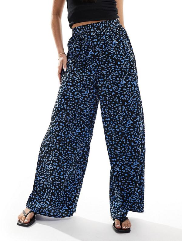 Wednesday's Girl ditsy printed wide leg pants in black and blue