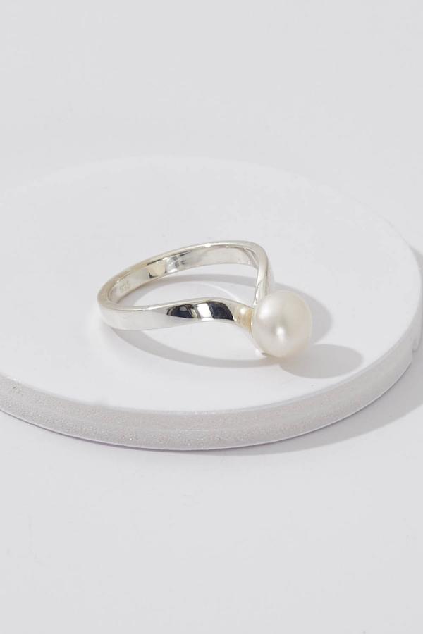 Lush Designs Peak White Pearl Sterling Silver Ring