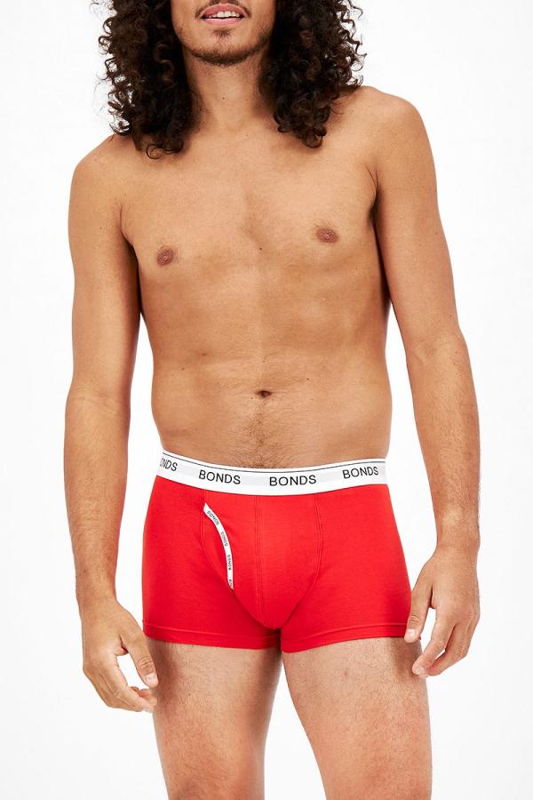 Bonds Cotton Guyfront Trunk in Diva Red Size: