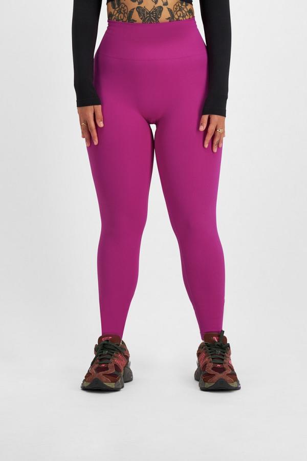 Bonds Move Seamless Legging in Electric Currant Size: