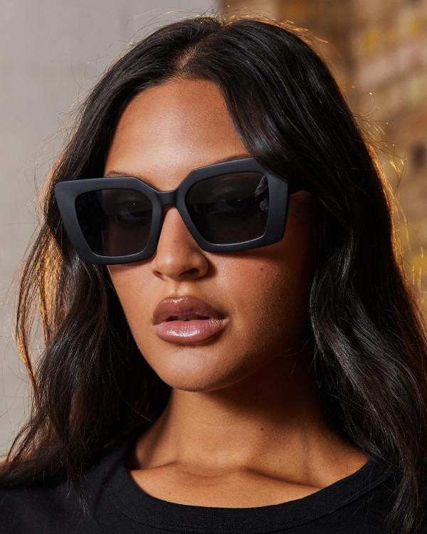 Carve Women's Finley Sunglasses in Black