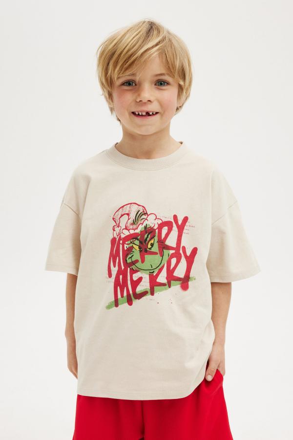 Cotton On Kids - License Drop Shoulder Short Sleeve Tee - Lcn drs rainy day/grinch merry merry