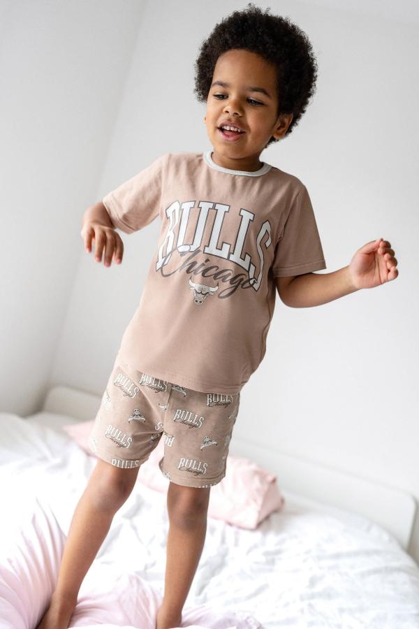 Cotton On Kids - NBA Jordan Short Sleeve Pyjama Set - Lcn nba taupy brown/ bulls tonal