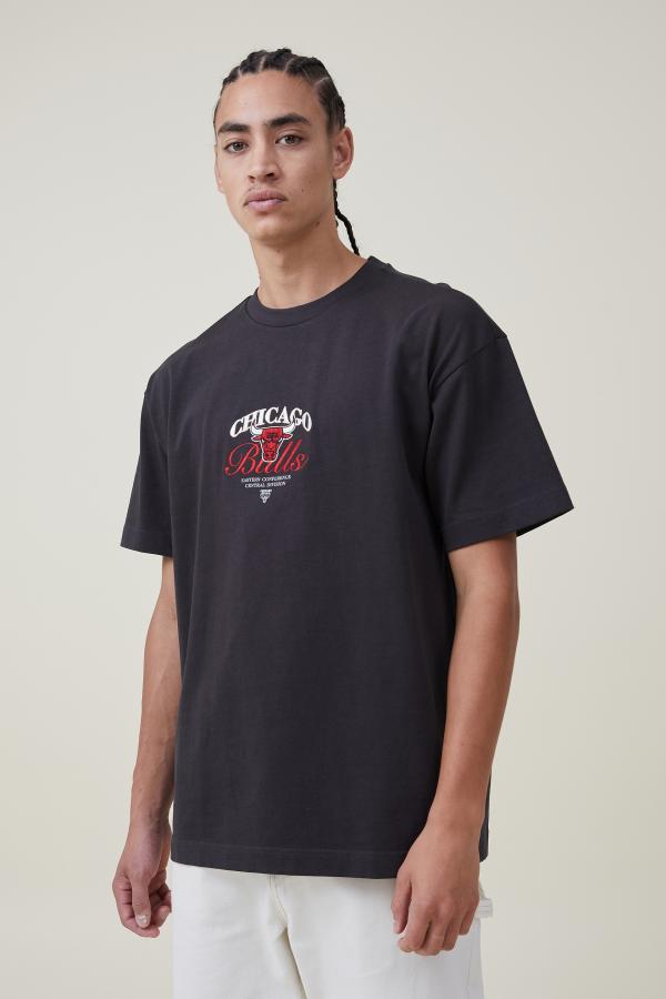 Cotton On Men - Chicago Bulls Nba Box Fit T-Shirt - Lcn nba washed black/chicago bulls crest