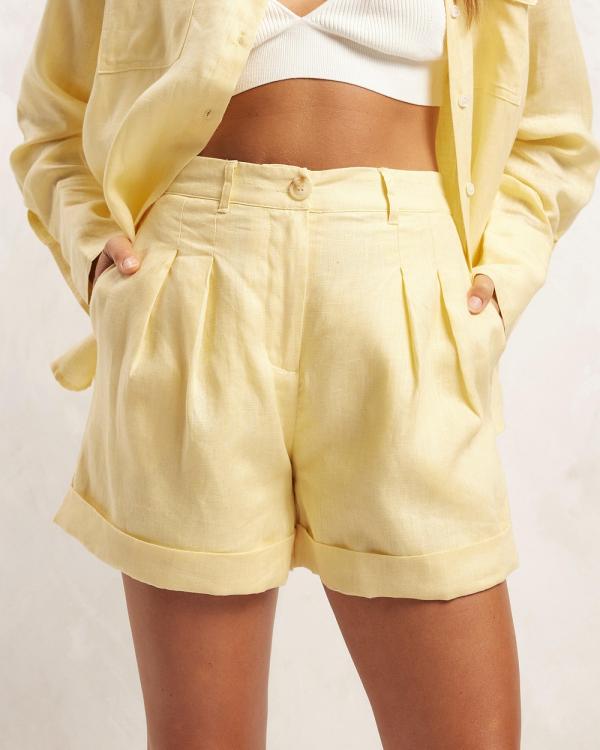 AERE - Linen Pleat Detail Tailored Shorts - High-Waisted (Soft Yellow) Linen Pleat Detail Tailored Shorts