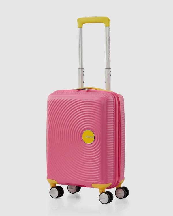 American Tourister - Little Curio Spinner 47cm Anti Microbial - Travel and Luggage (Pink) Little Curio Spinner 47cm Anti-Microbial