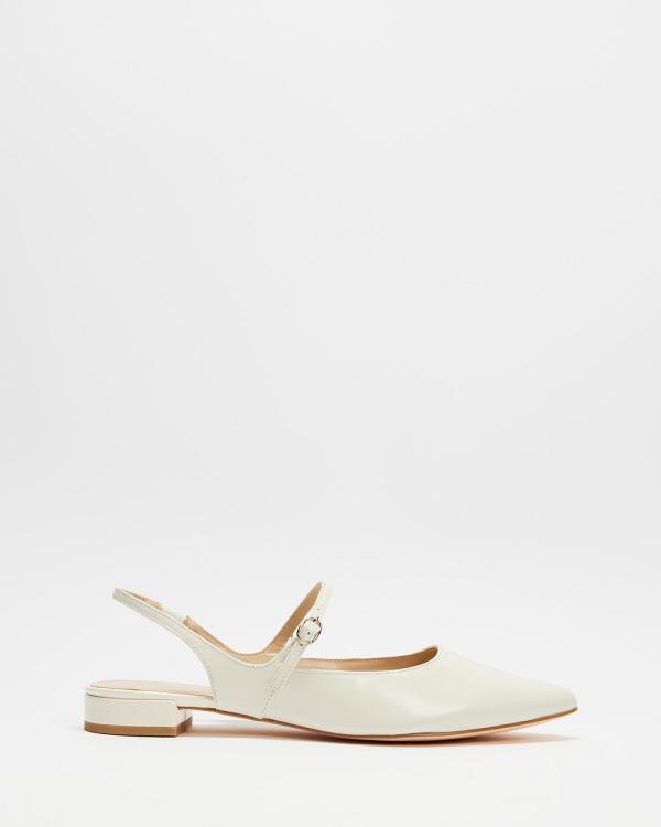 Atmos&Here - Ciara Leather Flats - Sandals (Cream Leather) Ciara Leather Flats