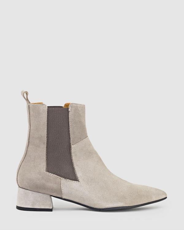 Edward Meller - ZEBE35 Pointed Ankle Boot with Gusset - Boots (Taupe) ZEBE35 Pointed Ankle Boot with Gusset