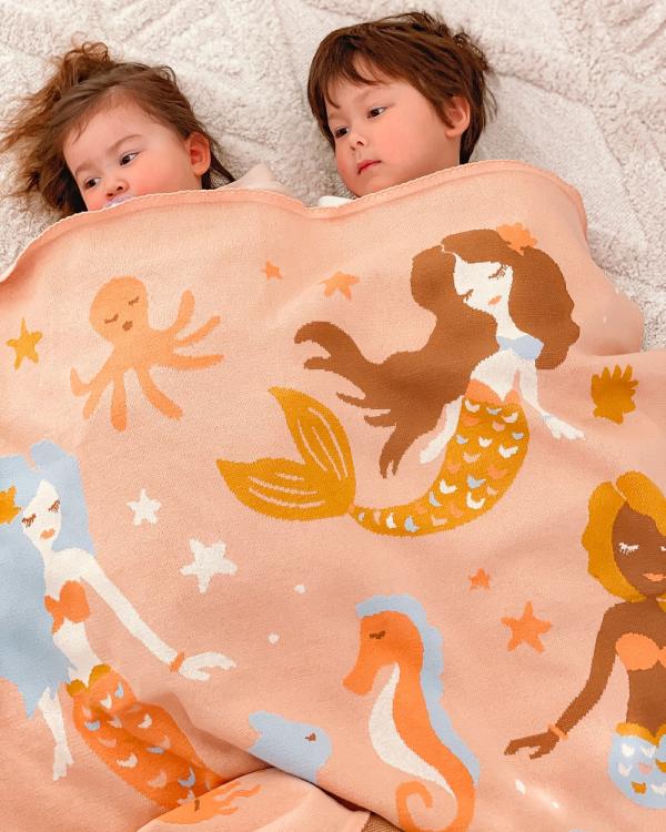 Fox & Fallow - Mermaids Luxe Knitted Blanket - Accessories (Pink-Multi) Mermaids Luxe Knitted Blanket