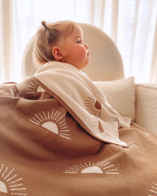 Fox & Fallow - Suns Coffee Reversible Luxe Knitted Blanket - Accessories (Neutrals) Suns Coffee Reversible Luxe Knitted Blanket