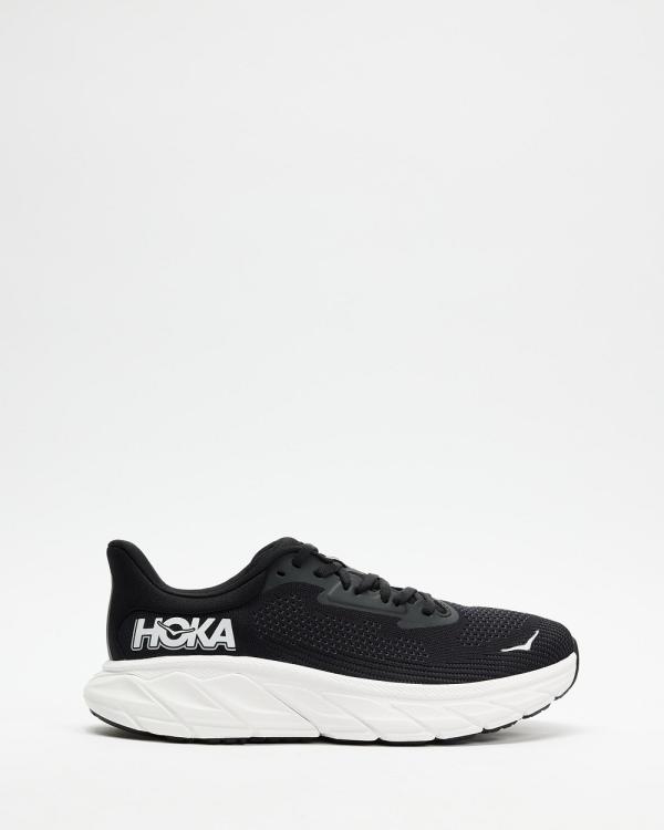 HOKA - Arahi 7   Women's - Performance Shoes (Black & White) Arahi 7 - Women's