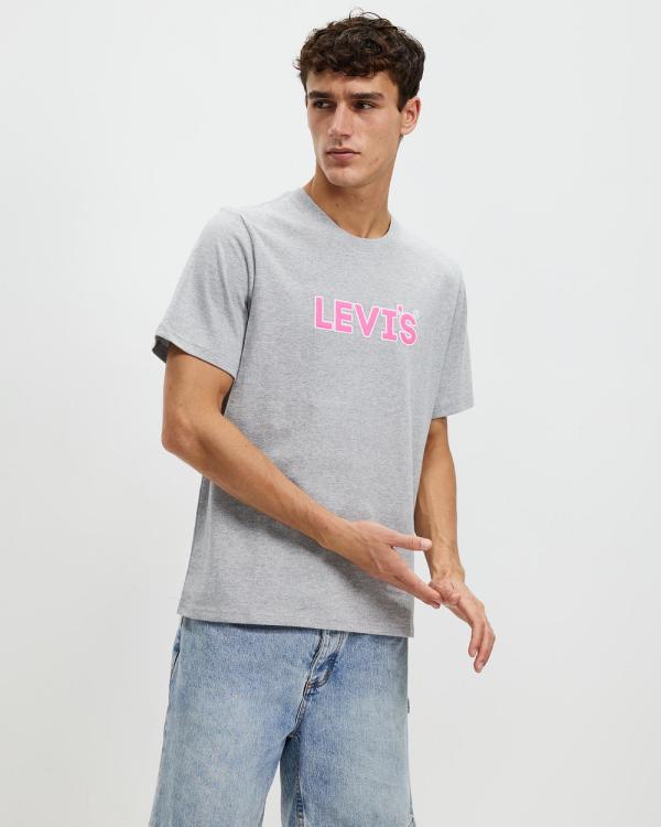 Levi's - Relaxed SS Graphic T Shirt - T-Shirts & Singlets (Holiday Logo Midtone) Relaxed SS Graphic T-Shirt