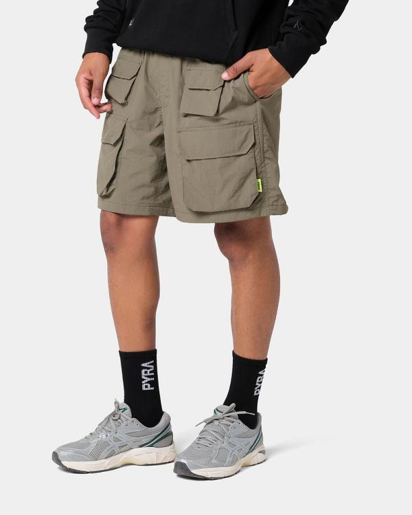 PYRA - HIKE SHORT OLIVE - Shorts (OLIVE) HIKE SHORT OLIVE