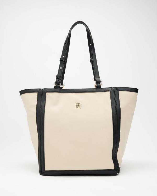 Tommy Hilfiger - TH Essential S Tote CB - Handbags (White Clay & Black) TH Essential S Tote CB