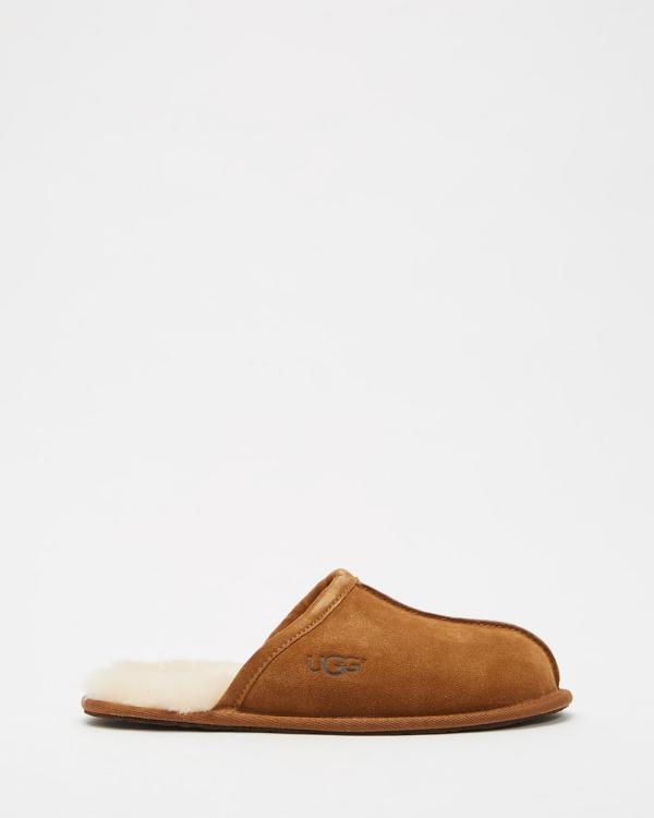 UGG - Mens Scuff Slippers - Accessories (Chestnut) Mens Scuff Slippers