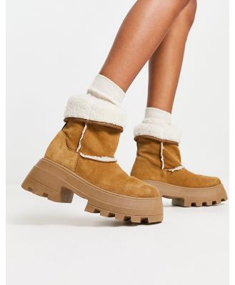 ASOS DESIGN Adriana suede chunky borg lined boots in chestnut-Brown