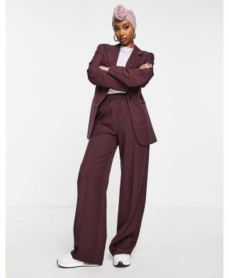 ASOS DESIGN commuter suit trackies in burgundy-Red