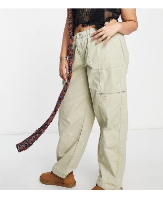 ASOS DESIGN Curve pull on cargo pants with pocket details in khaki-Green