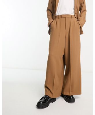 ASOS DESIGN extreme wide leg suit pants in tobacco crepe-Brown