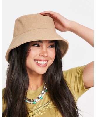 ASOS DESIGN felt bucket hat in camel-Neutral