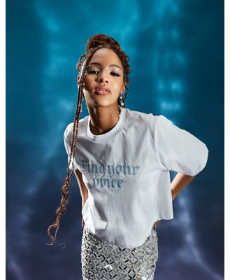 ASOS DESIGN - The Little Mermaid slim tee with 'find your voice' embroidery licence graphic in white