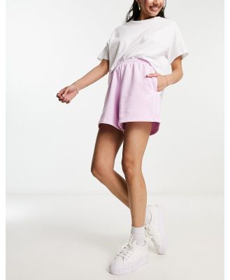 adidas Originals essential shorts in orchid fusion-Pink