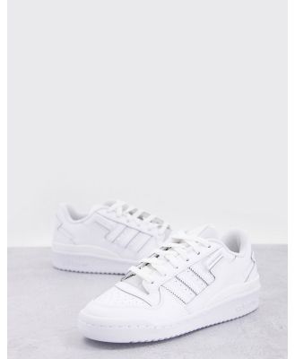 adidas Originals Forum Low sneakers in triple white