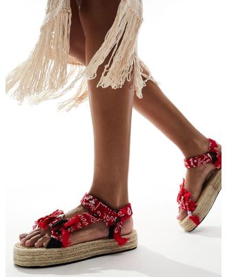 Arizona Love Trekky raffia bandana print sandals in red