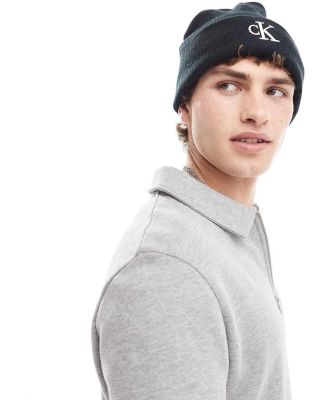 Calvin Klein Jeans monologo embroidered beanie in black