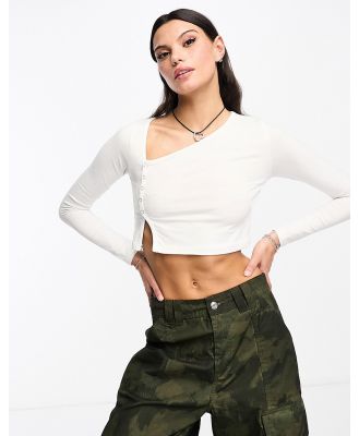 Daisy Street asymmetric fitted button front crop top-White