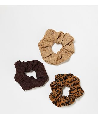 DesignB London pack of 3 plisse hair scrunchie in neutral and zebra print-Multi