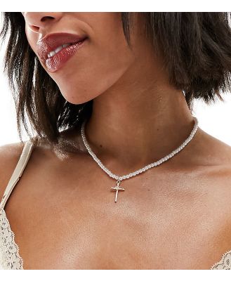 DesignB London short pearl necklace with cross charm-White