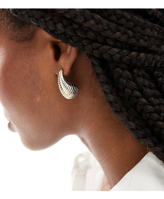 DesignB London textured teardrop stud earrings in gold