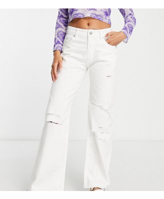 DTT Petite straight leg jeans with raw hem and knee rips in white