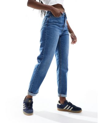 DTT Veron relaxed fit mom jeans in mid blue wash