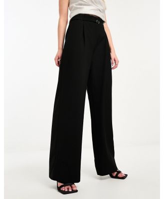 Edited pleated tailored pants in black