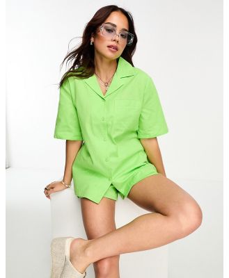 Esmee Exclusive beach linen short sleeve shirt in green (part of a set)