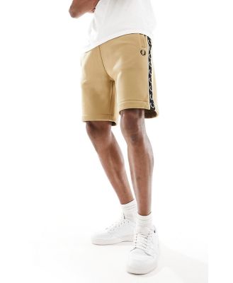 Fred Perry taped sweat shorts in beige-Neutra